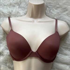 32D lightly lined t-shirt bra PINK logo